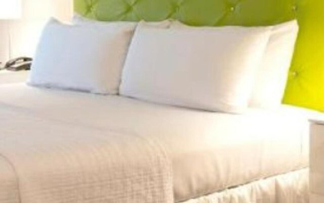 The Roslyn, Tapestry Collection by Hilton