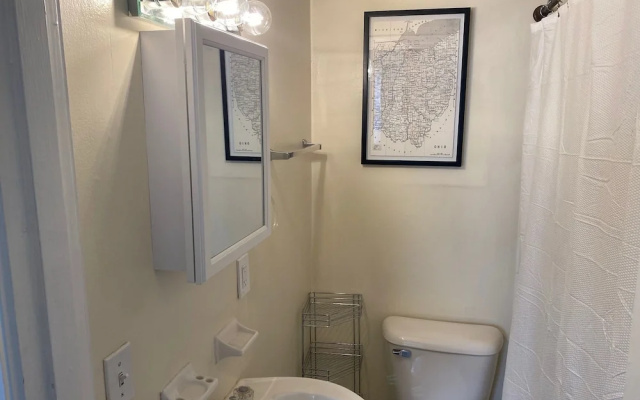 Cozy, Roomy 1 Bedroom Home in Cincinnati
