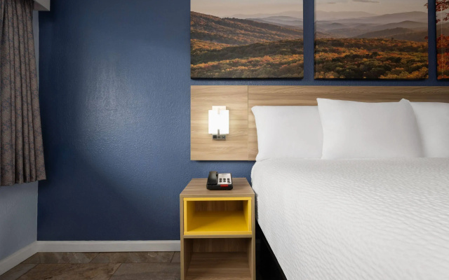 Days Inn by Wyndham Charlotte University