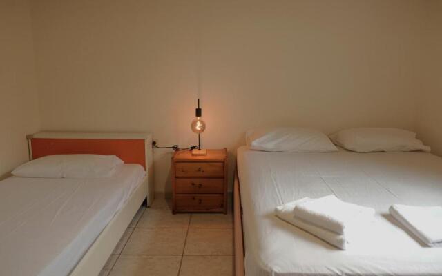 Seaside 5 Bedroom Spacious Villa close to airport