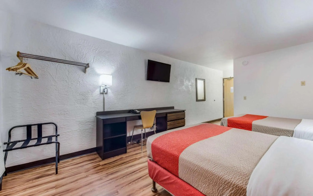 Motel 6 Saint Paul, MN - I-94