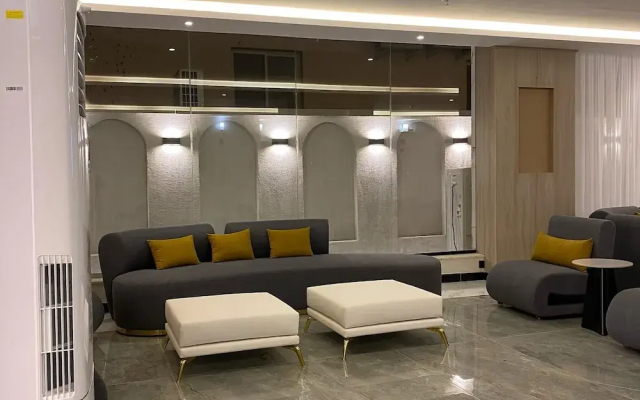 Diamond Corners Circular Hotel