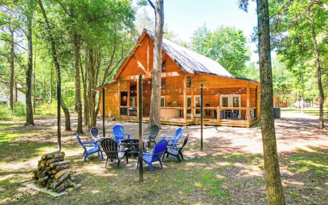 Private Hot Tub: Luxe Cabin in Broken Bow!