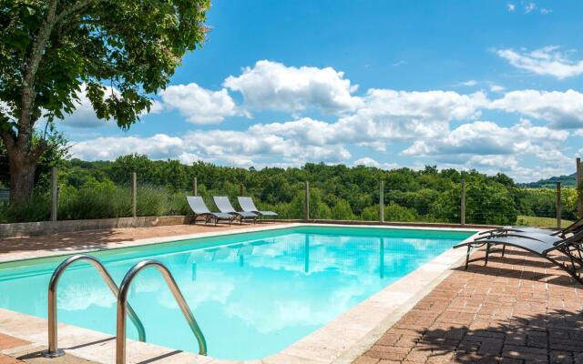 Peaceful Holiday Home in Teillots with Private Pool