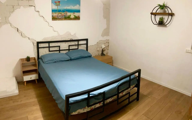 Low-Cost Guesthouse - By The Beach!