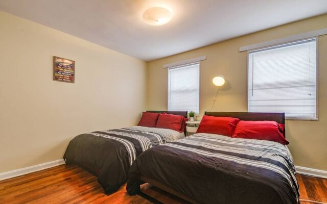 Modern Townhouse w/ Pool Table by Cozysuites