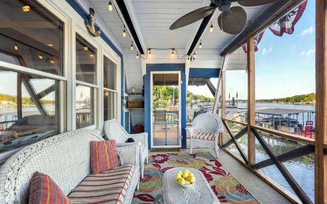 Sunrise Oasis - Enjoy Lakefront Living