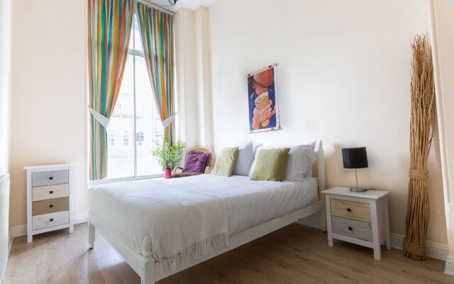 Bright Two BR Period Apartment in Whitechapel