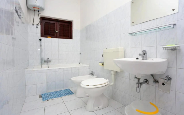 Apartments with a parking space Lokva Rogoznica, Omis - 10358