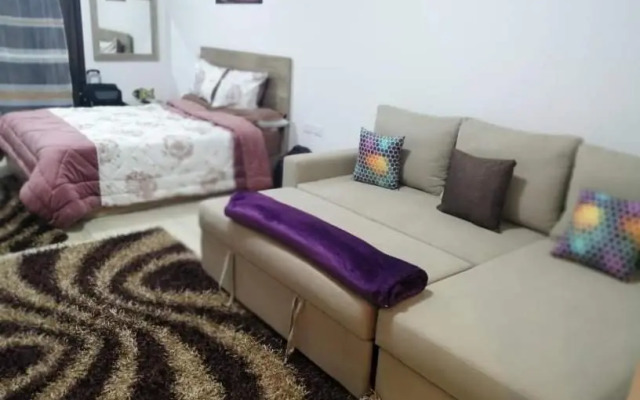 Modern Studio at Dau heights Compauend