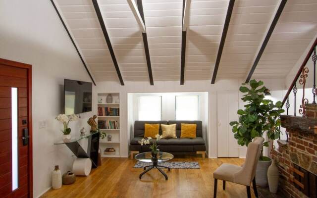 Dreamy Farmhouse In Studio City