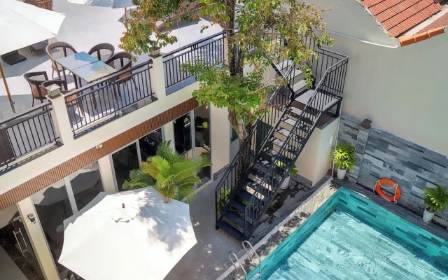 Full Moon Apartments