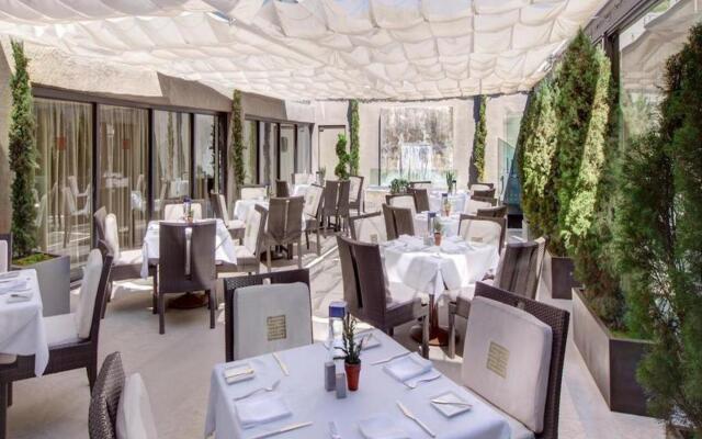 Luxe Sunset Boulevard Hotel
