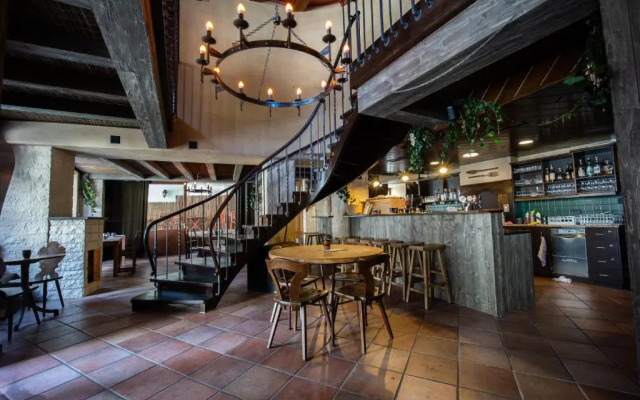 Peanut Medieval Lodge