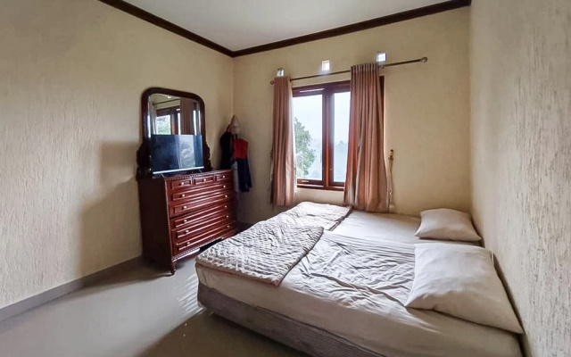 Villa Dua Sisi RedPartner – Guest Rooms – Cisarua