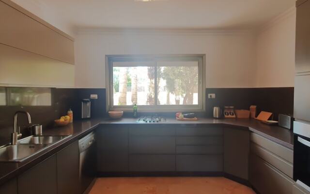 Beautiful Villa Swimming Pool 6 Bdrms H3