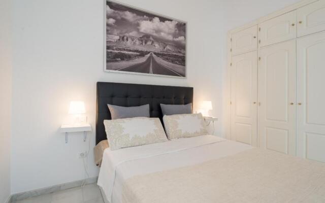 ML1C-Prime Location Marble Apartment with Patios