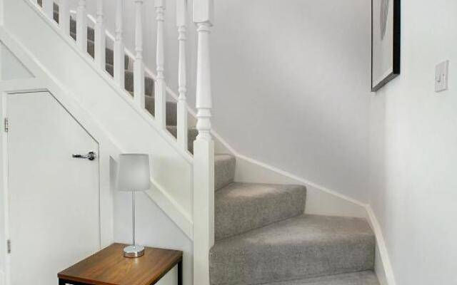Wokingham - 2 bed House with garden