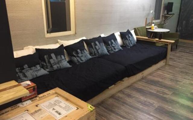 40Inn Backpackers Warehouse