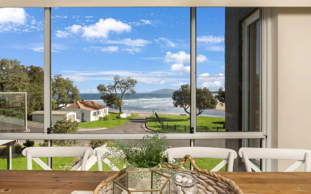 The Rotunda @ Gerroa - Pet Friendly Beachfront