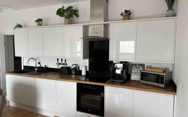 Remarkable 1-bed Seaview Beach Apartment Barmouth