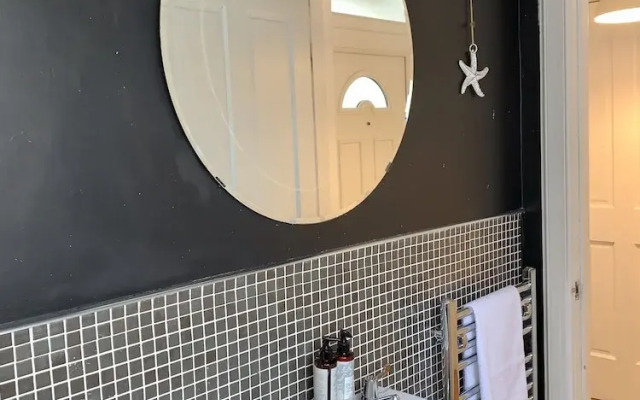 Charming 5-bed Apartment in Edinburgh