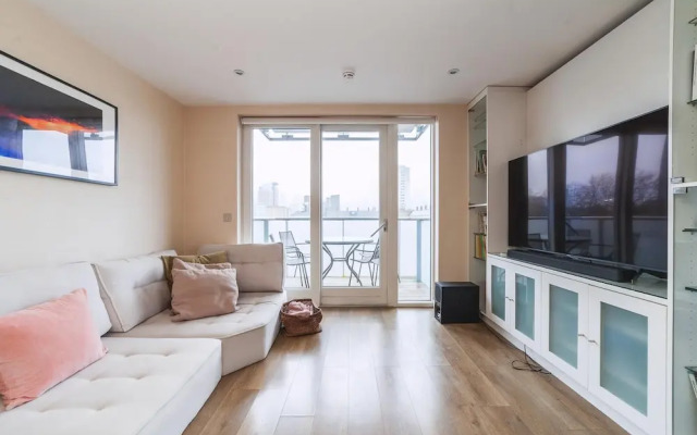 Cosy 2-bed Poplar Flat w/ City Views