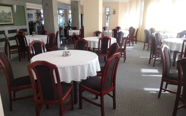 Elegance Hotel