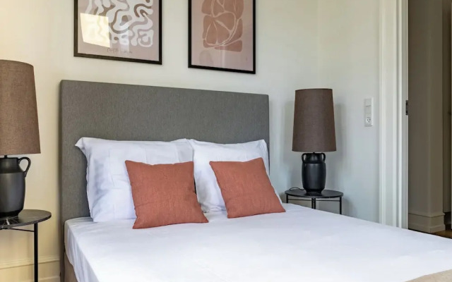 Sanders Shield - 3 Bedroom Apartment With Balcony