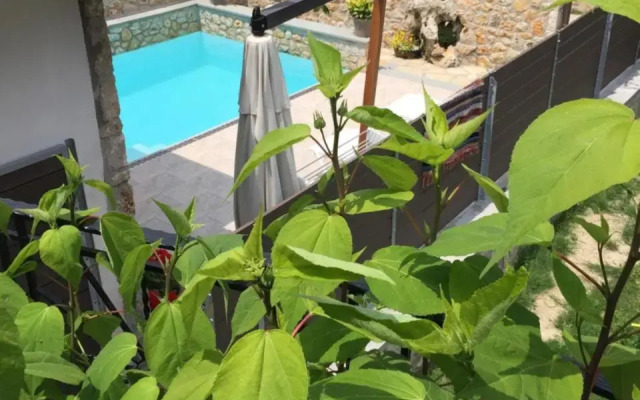 villalithos studio 2