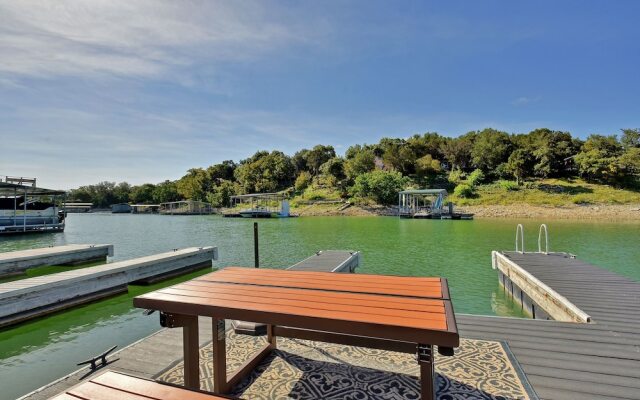 6107 Hudson Bend Rd Home