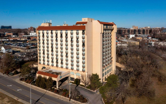 Embassy Suites by Hilton Kansas City Plaza