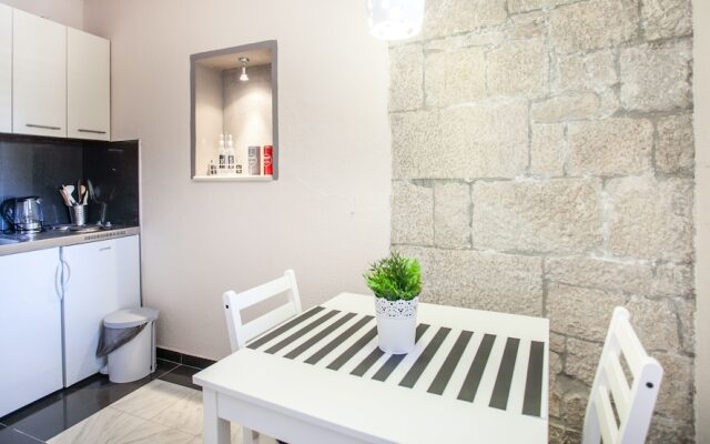 Studio Apartments Emotha