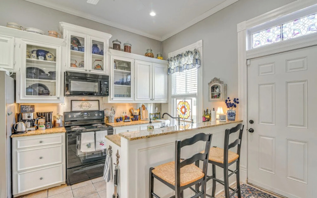 Walk to the Strand: Hideaway Haven Retreat