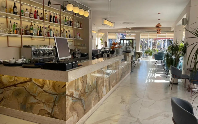 BYRO Snack Bar & Hostel