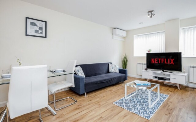 MPL Apartments - Queens Broadway F3