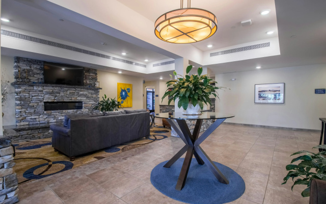 Creekstone Inn & Suites