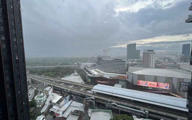 1 bed plus condo near JJ market