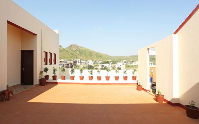 OYO 9723 Home Farm Stay Connaught Palace