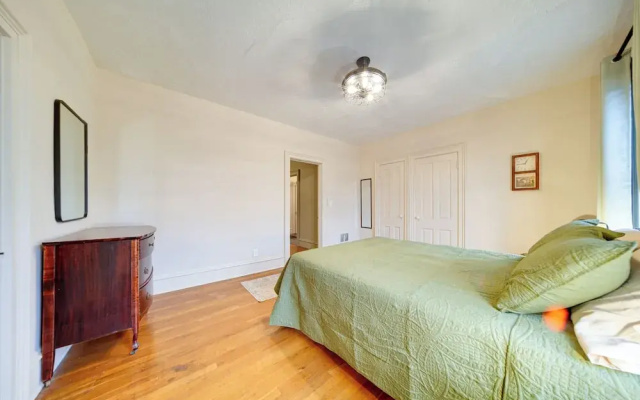 Central Meadville Apartment - Walk to Downtown!