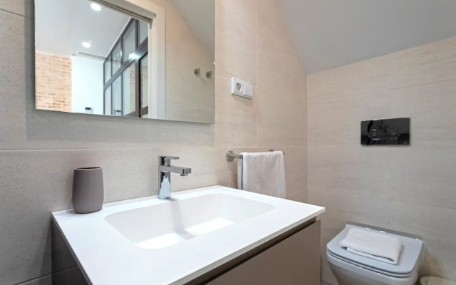 Marvelous 2-bedroom Apartment With Terrace in Triana. Castilla II