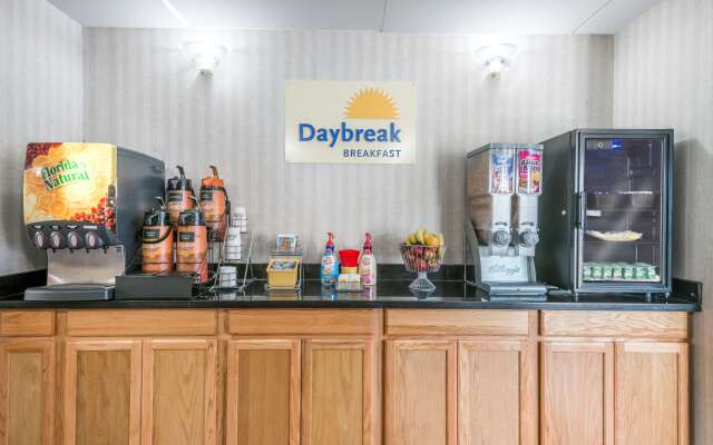 Days Inn by Wyndham Pittsburgh-Harmarville