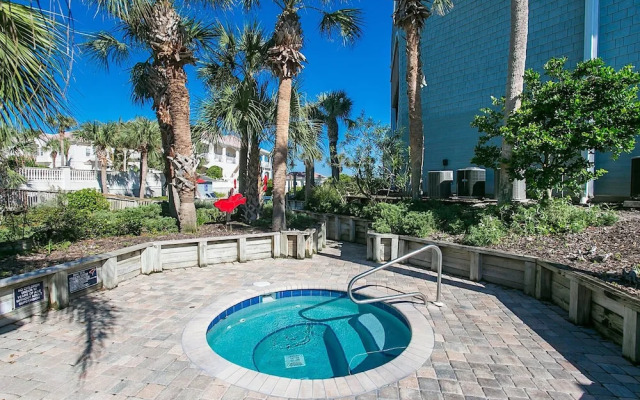 View Ocean & Racquet 8315