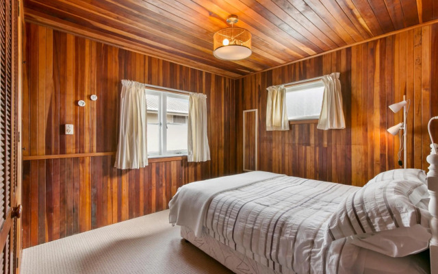 Waihi Charm - Waihi Beach Holiday Home