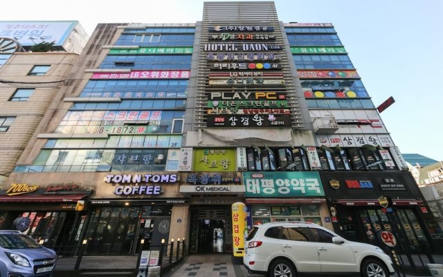 Changwon Bonggok-dong Hotel Daon