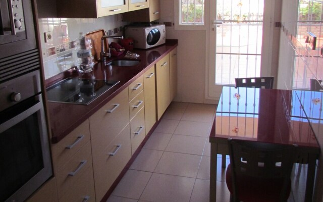 Espectacular Residencial con Piscina y Barbacoa