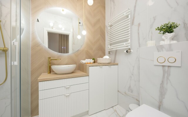 Stylish Apartment 7th Floor by Renters