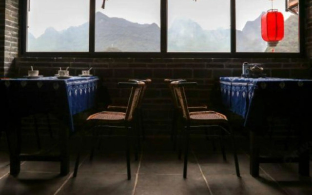 Fengguan Mountain Meilu Village Inn (Yangshuo Yulong River Scenic Area)