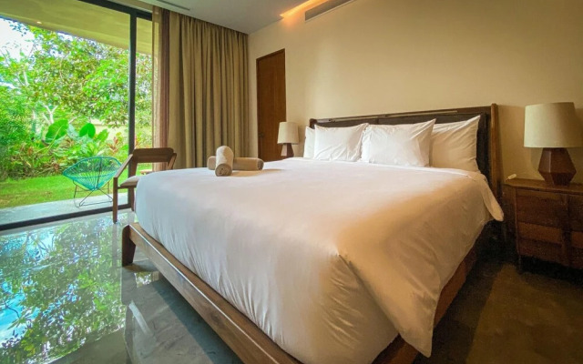 Bright and Sunny 2 BR Condo With Private Garden Jacuzzi