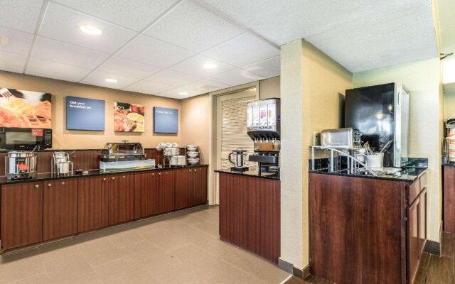 Comfort Inn Lansing West